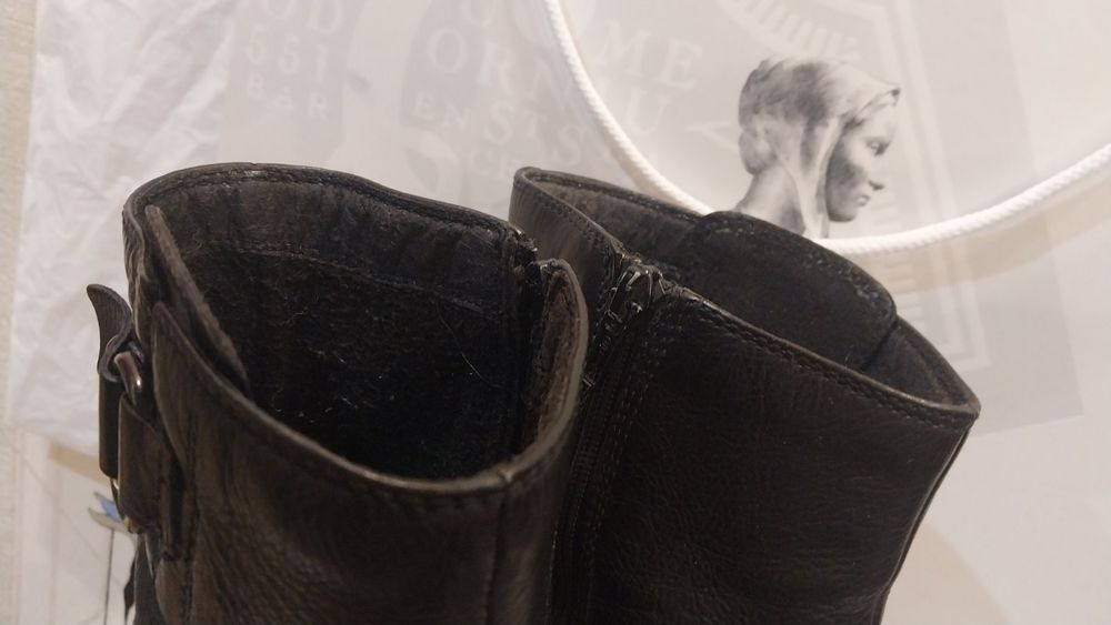 Продам женские кожаные демисезонные утепленные ботинки Clarks