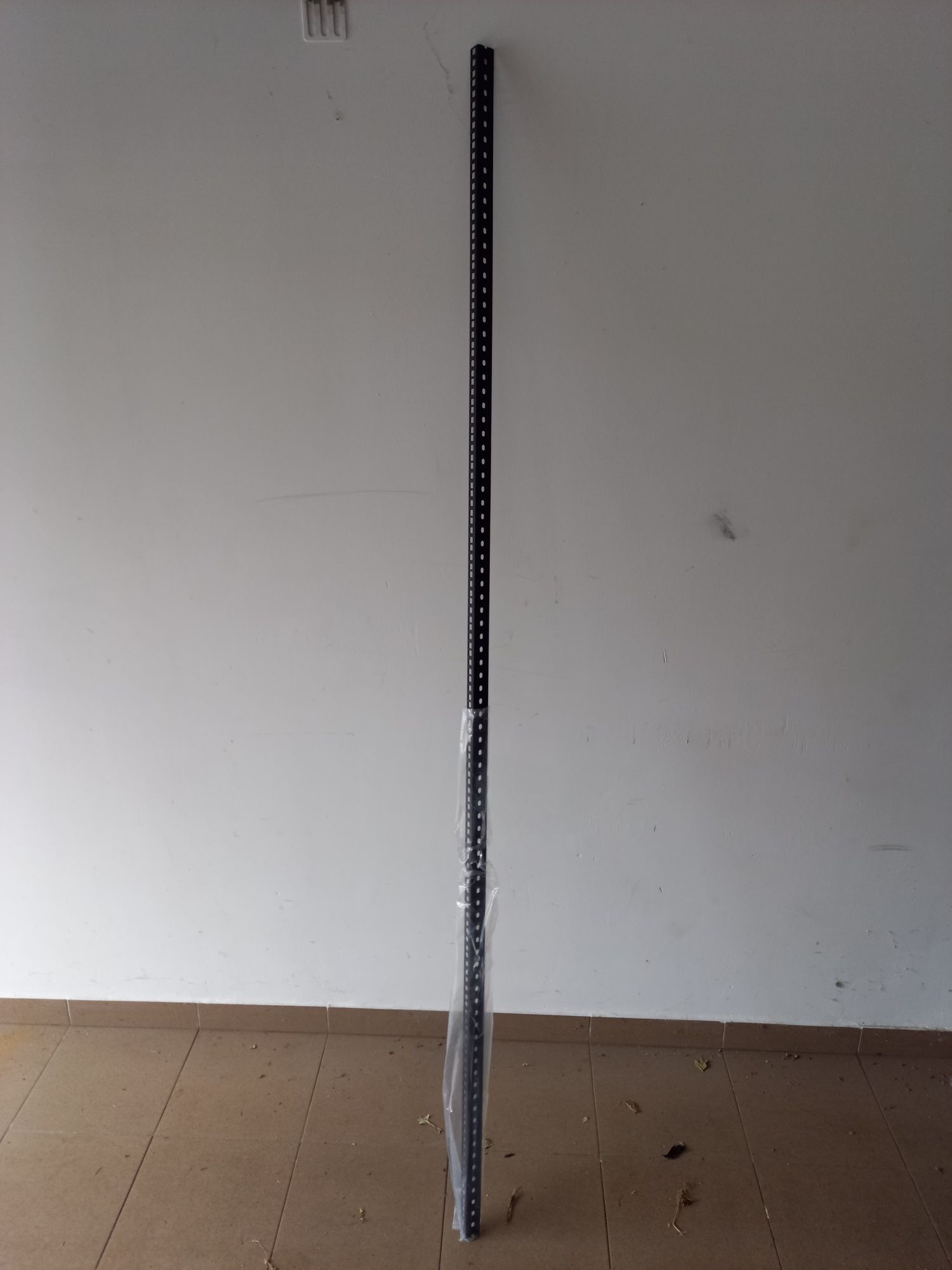 Jedna szyna montażowa rack 45U (200cm)