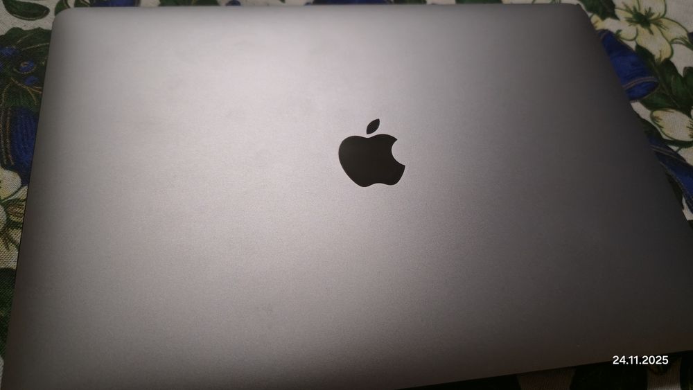 Apple Mac Book Pro touch panel