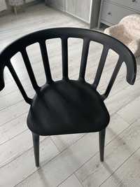 Krzesła czarne plastikowe