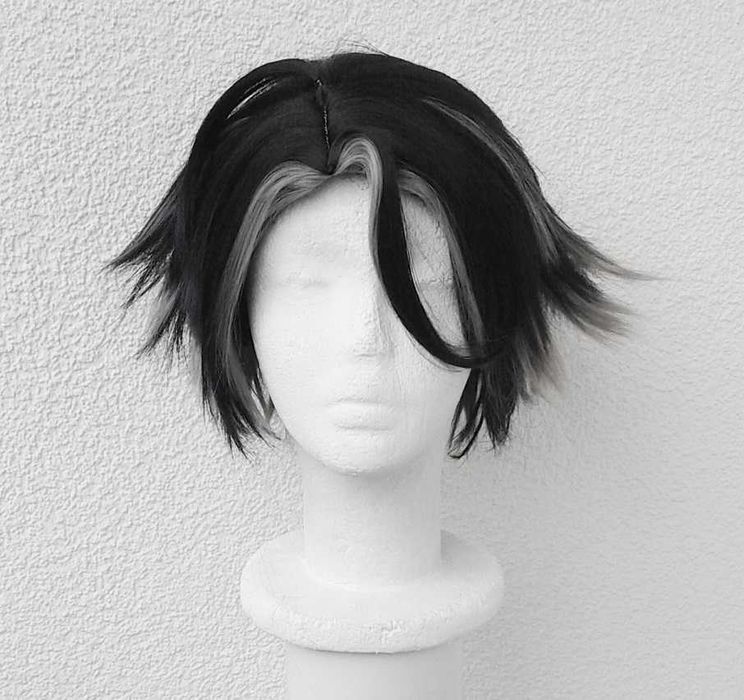 Krótka czarna peruka pasemka cosplay wig Wriothesley Genshin Impact