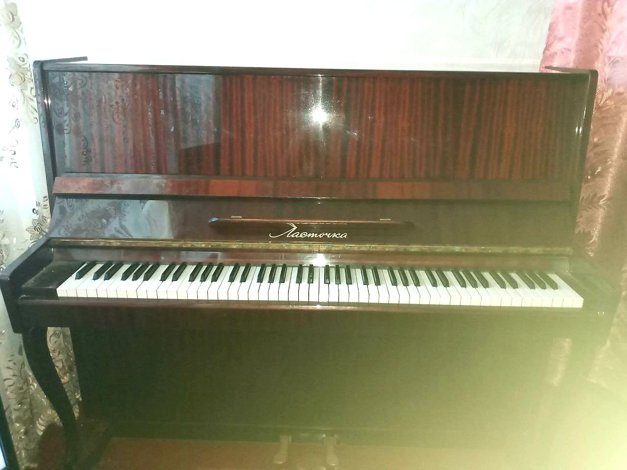 Пианино Ласточка