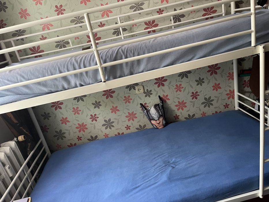 Łóżko piętrowe .