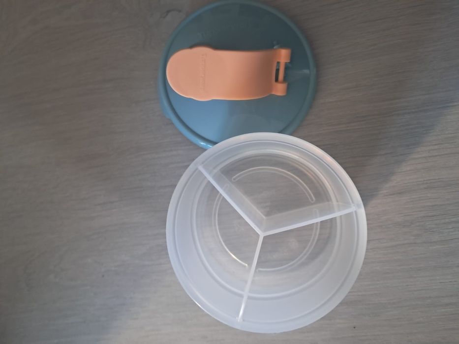 Doseador Tupperware para bebés com tampa