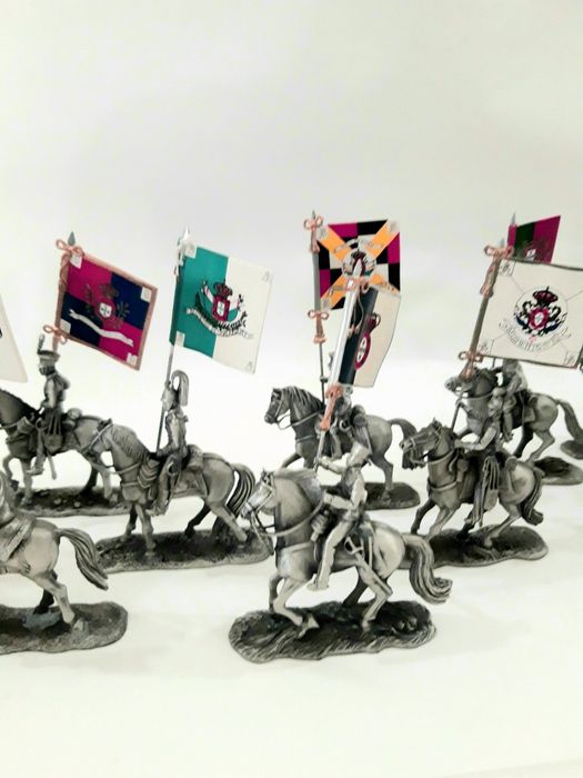 Cavaleiros Porta-Estandarte em Estanho
