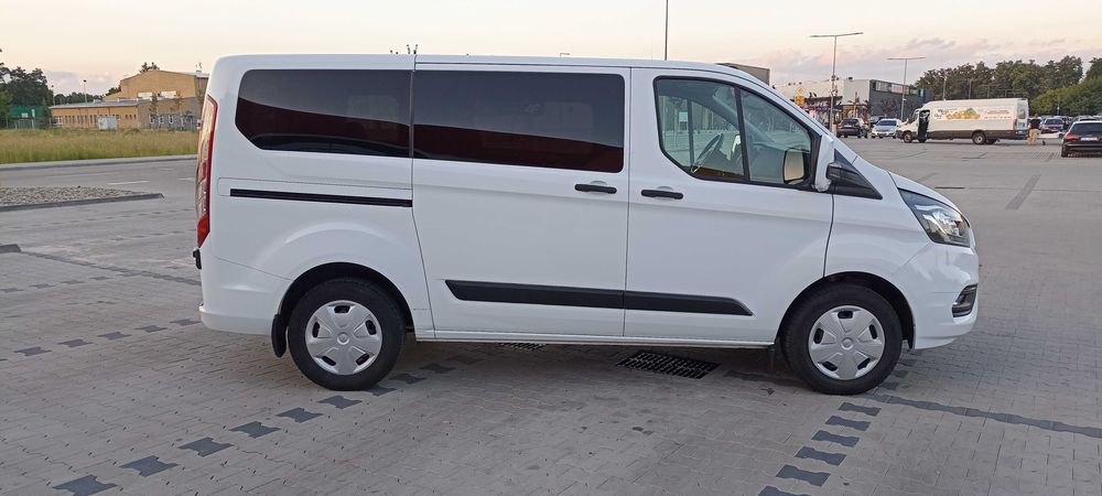 Do wynajęcia komfortowy 9 osobowy bus Ford Custom