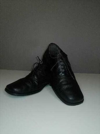 Sapatos homem pretos 41