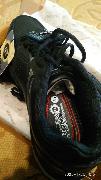 Кроссовки кожаные BONA, новые/45 размер/29,5 см. стелька