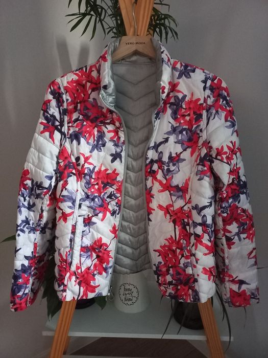 Kolorowa kurtka z motywem kwiatowym