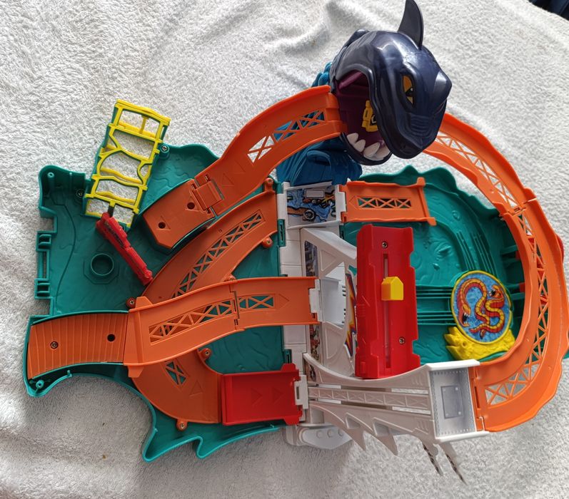 Трек Hot Wheels охота на акулу