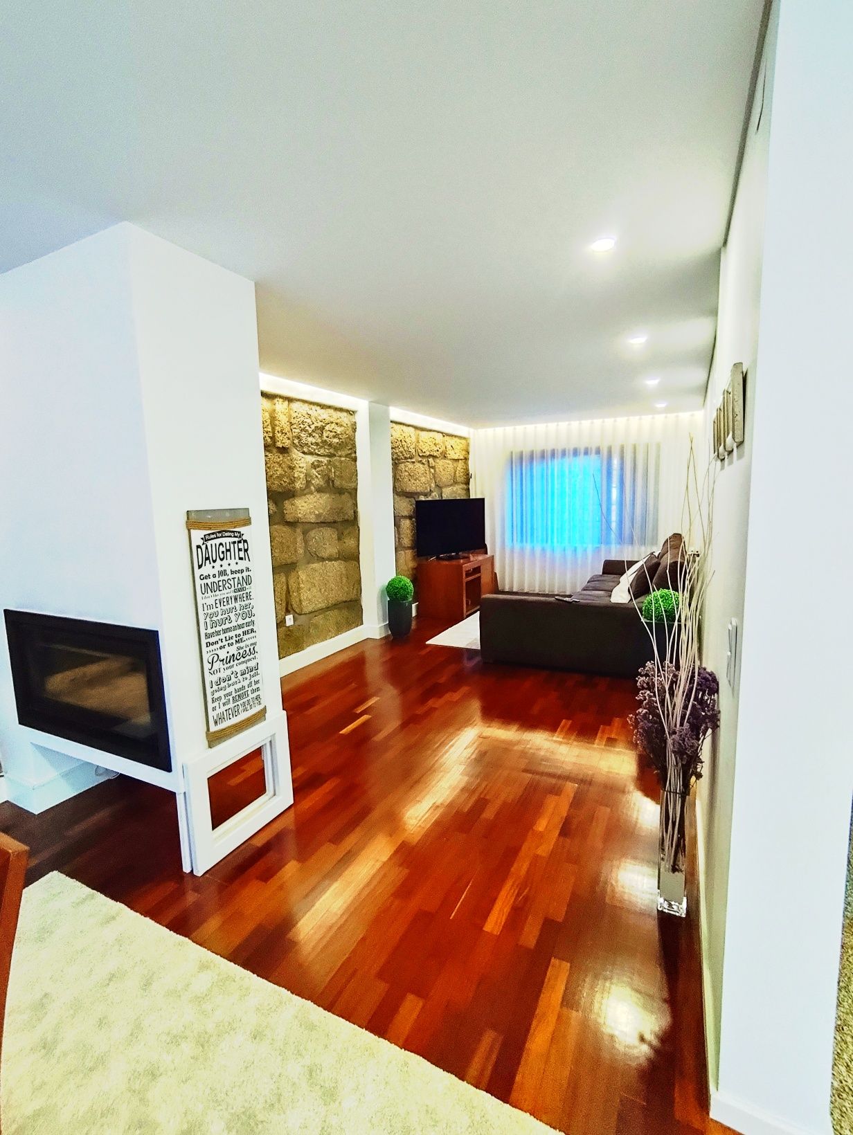 RESERVADO.      Moradia 3 quartos, 250 M2  - Mindelo - 2 linha mar