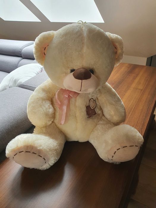 Pluszowy, duży miś