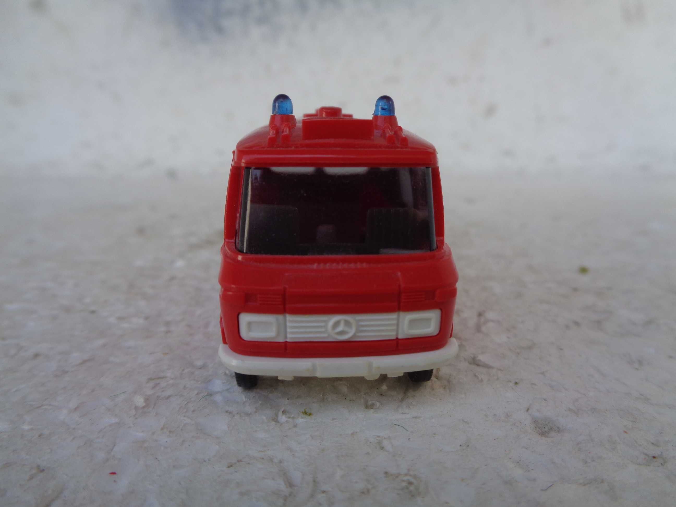 1:87 Wiking Ambulancia Mercedes