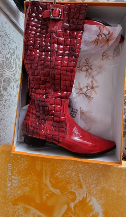 Продам женские кожаные сапоги 38/39