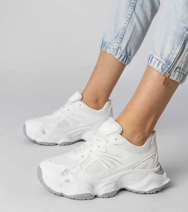 Białe sneakersy sportowe na masywnej podeszwie Klarris