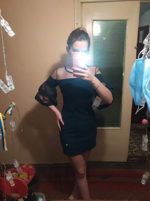 Розкішна смарагдова сукня