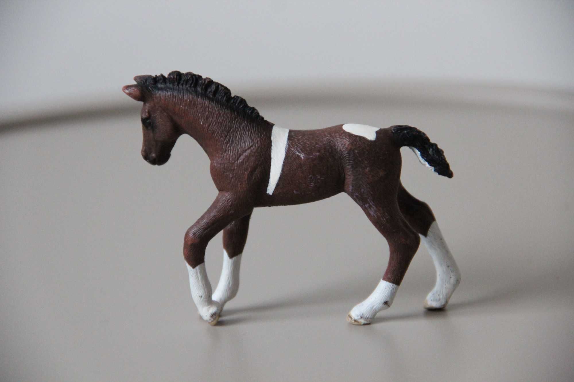 Figurki Schleich -koń z jeźdźcem i konik