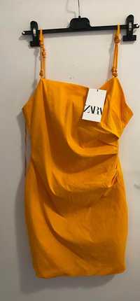 Vestido da zara 
Tamanho-M
Marca 29,95€ vai a 10,00€