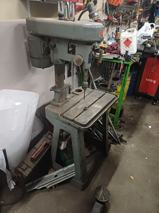 Wiertarka Stołowa ze stołem wiertniczym