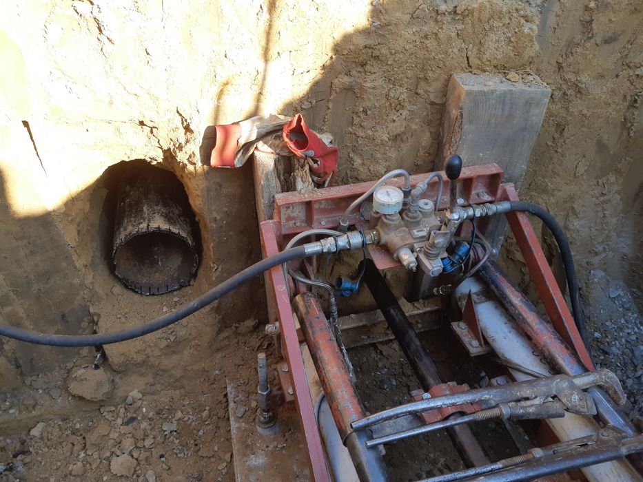 Прокол грунта / Безтраншейная прокладка коммуникаций.