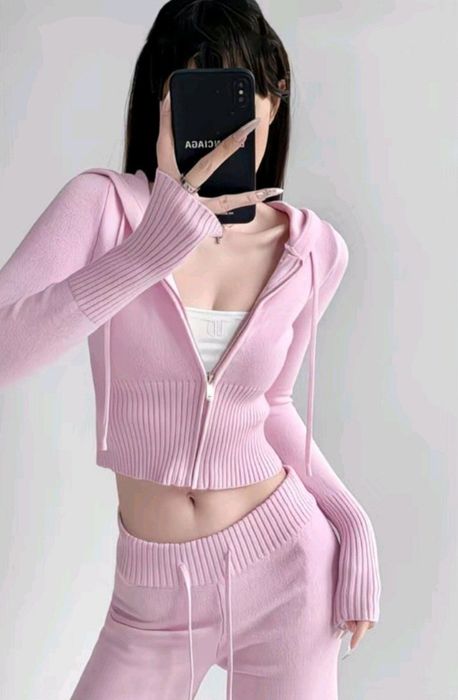 Рожевий костюм жіночий