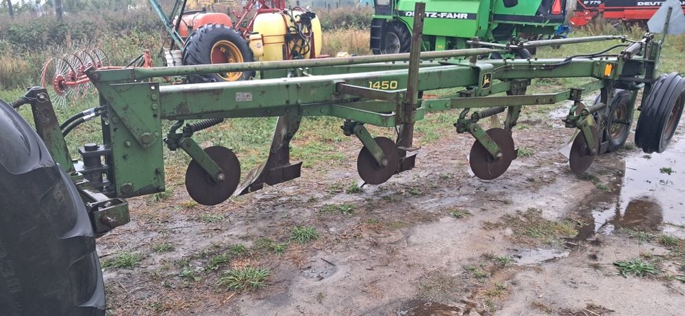 Продам плуг John Deere original!
