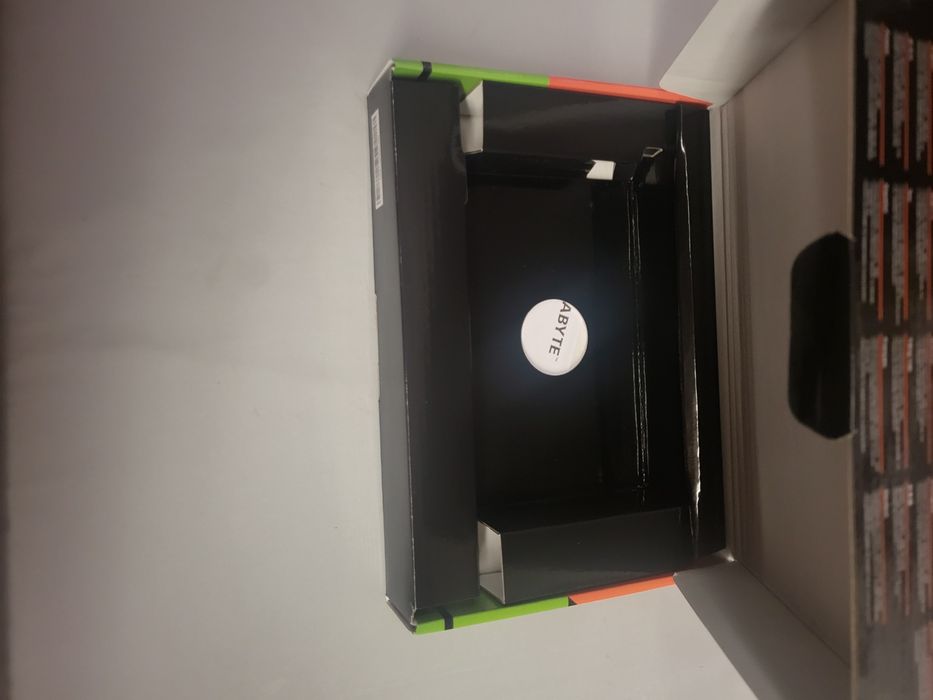 Sprzedam pudełko od Karty Graficznej Gigabate Geforce GTX 3060 Windfor