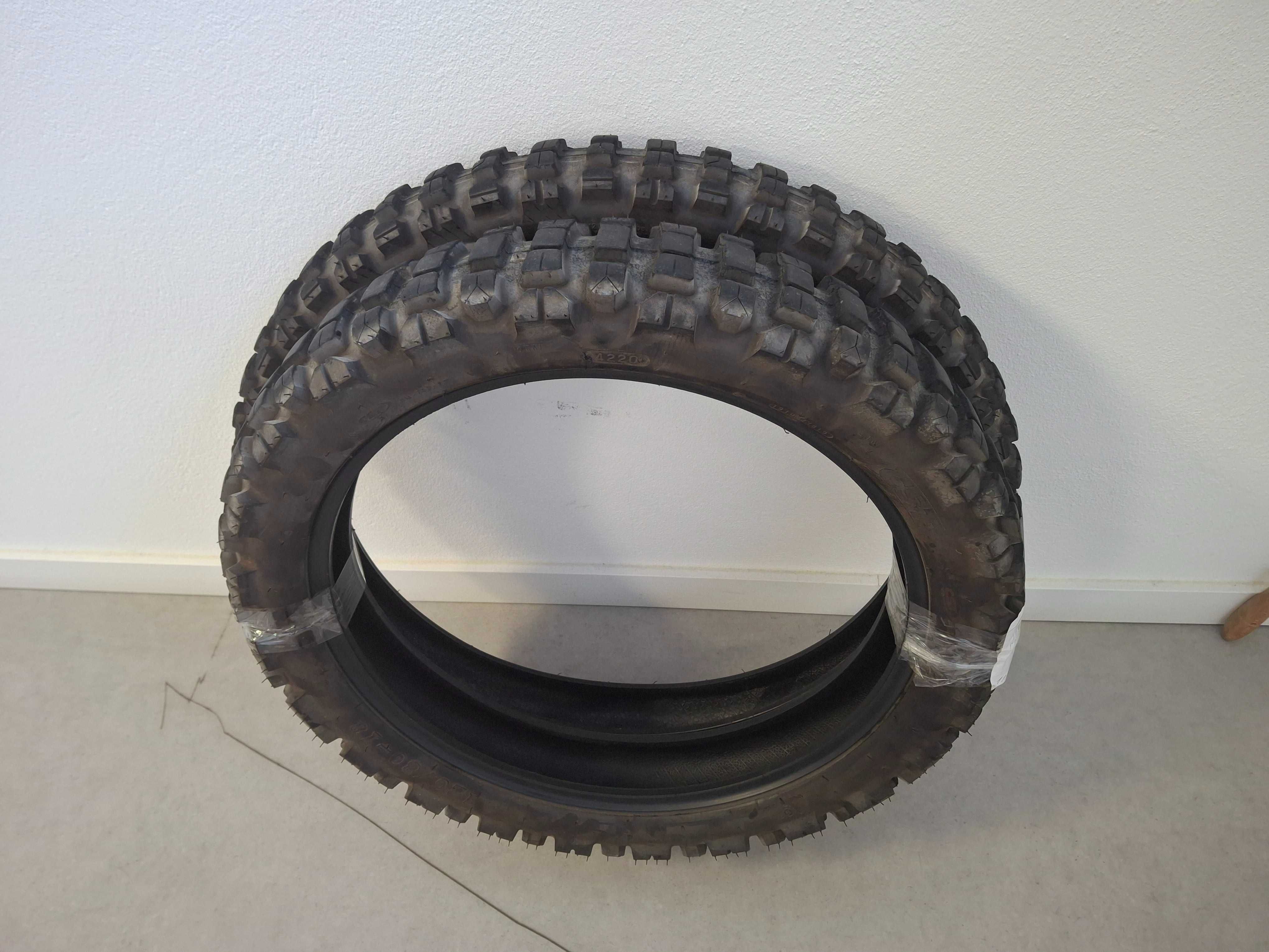 Conjunto Pneus moto CST cardados - medidas 90/90-21 e 120/80-18