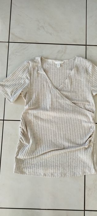 Bluzka prążek z dekoltem
