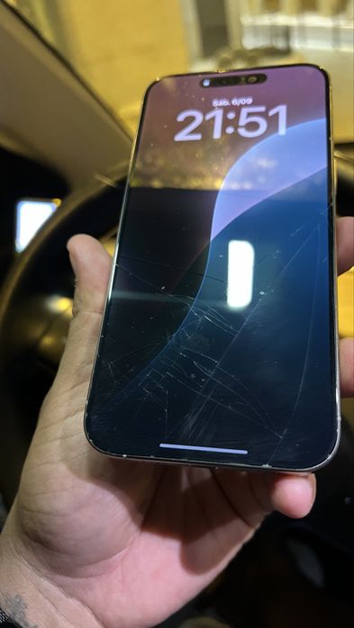 Iphone 15 pro max TRINCADO