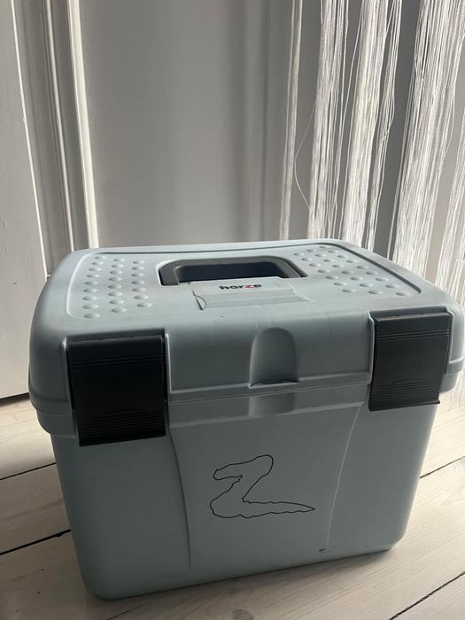 Skrzynka na szczotki