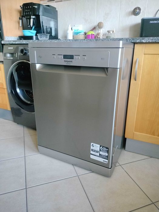 Máquina de lavar loiça cinzenta