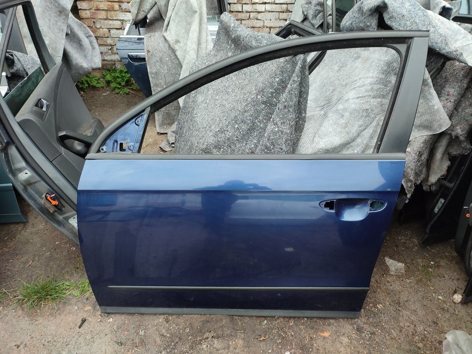 Дверка передня ліва Volkswagen Passat B6, колір LD5Q