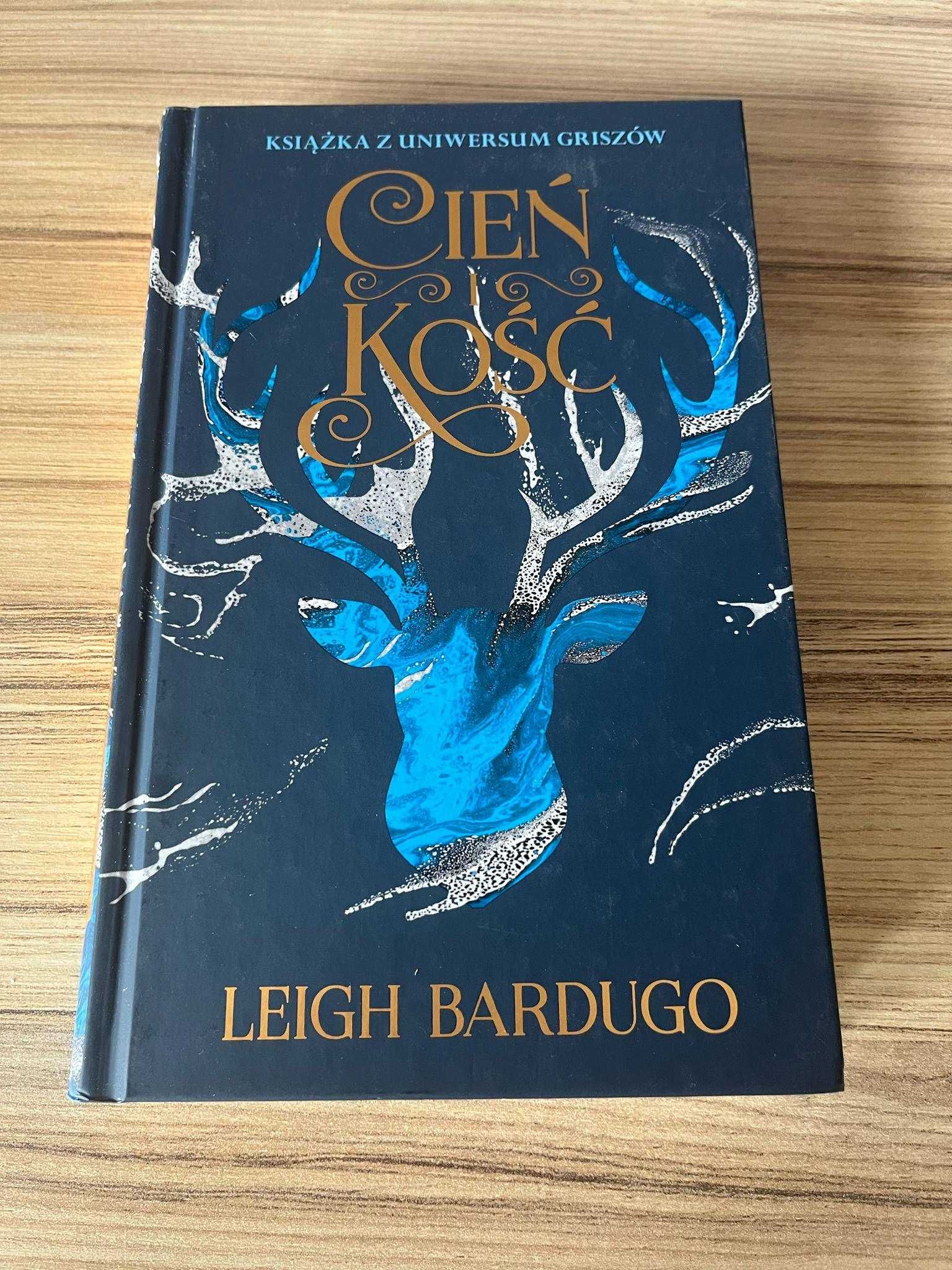 Cień i Kość  Leigh Bardugo