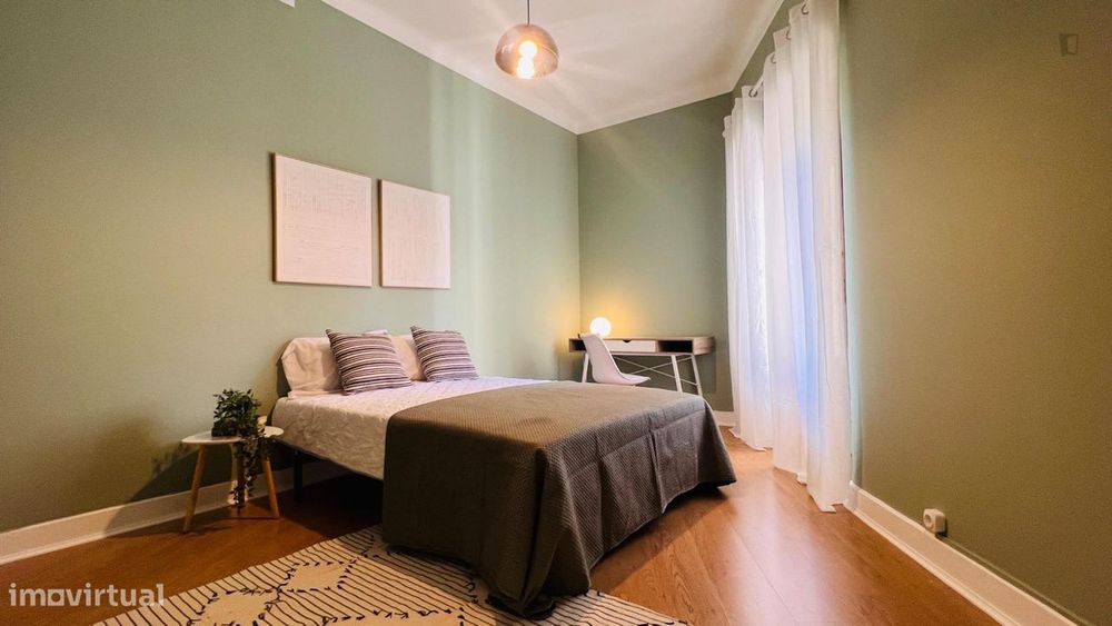 707027 - Quarto com cama de casal em...