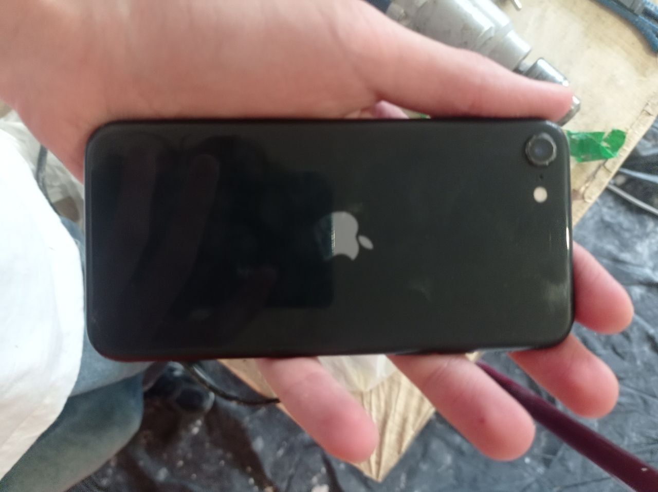 Обменяю OnePlus 9r и iphone se2