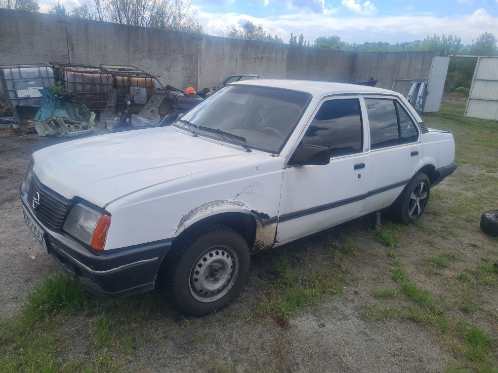 Opel ascona 1.8 мотор по запчастям навесное