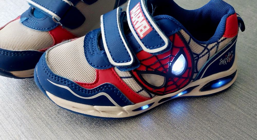 Buty SPIDER świecące rozm. 27 używane niezniszczone