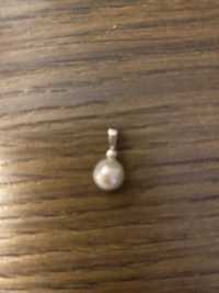 Srebrny wisiorek z perla