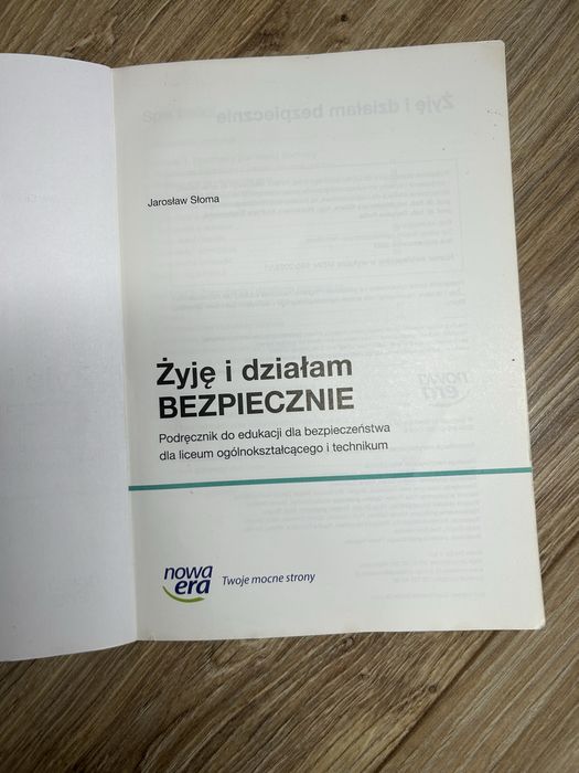 Ksiazka do szkoly żyje i dzialam bezpiecznie