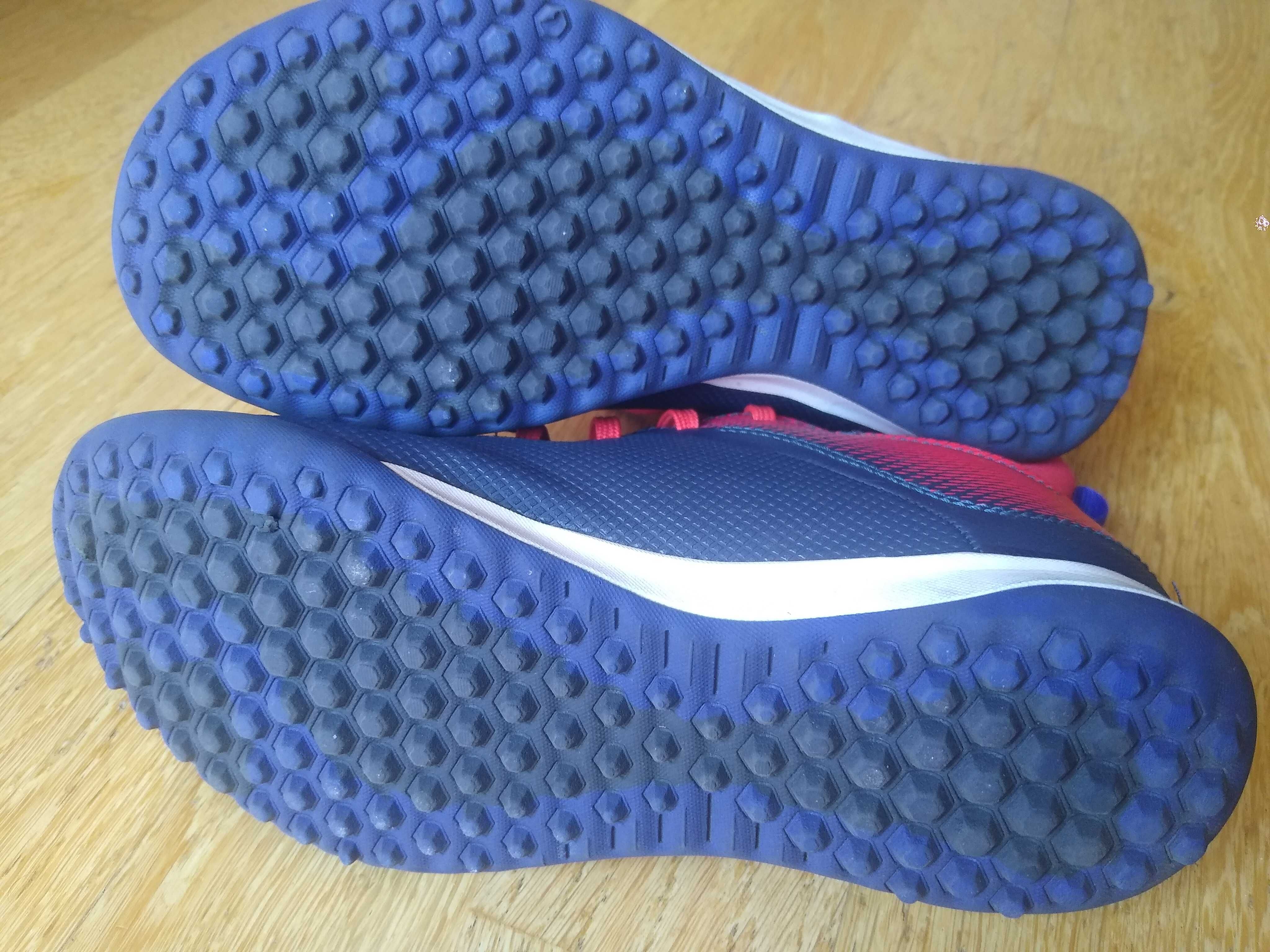 Buty piłkarskie Decathlon rozmiar 33