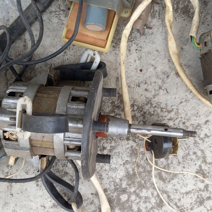 Продам  электродвигателя от стиральной машины  Сибирь