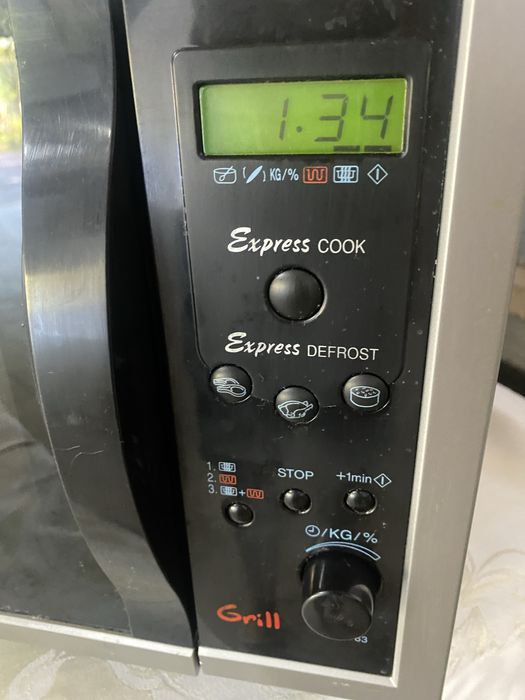 Мікрохвильова піч SHARP R-763. Б/в