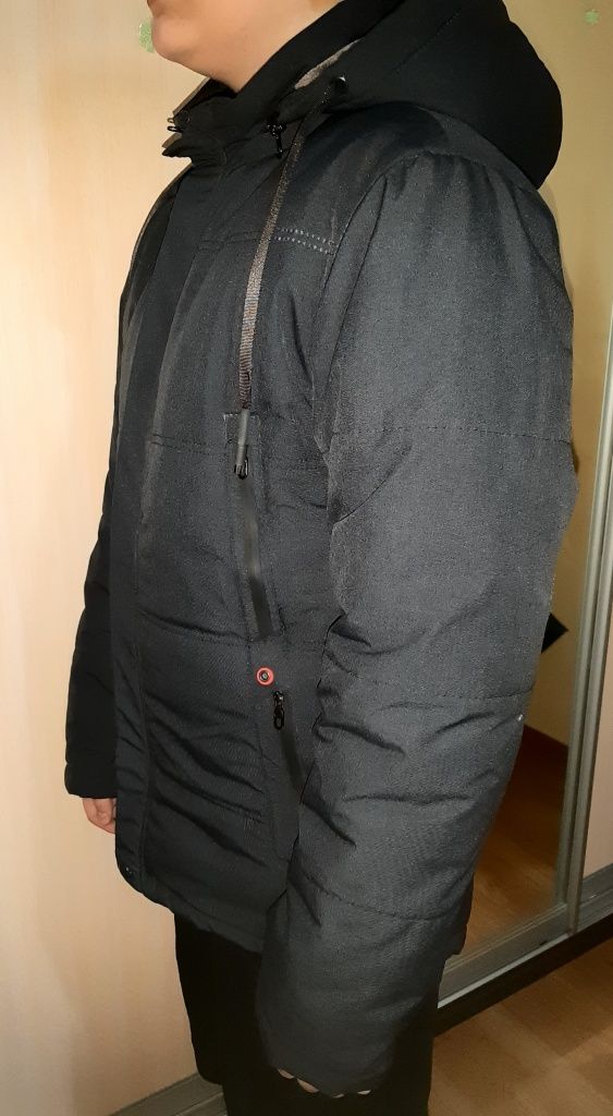 Зимова куртка на розмір М