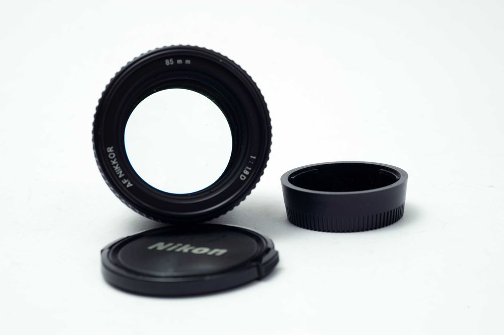 Nikon 85mm f/1.8 AFD