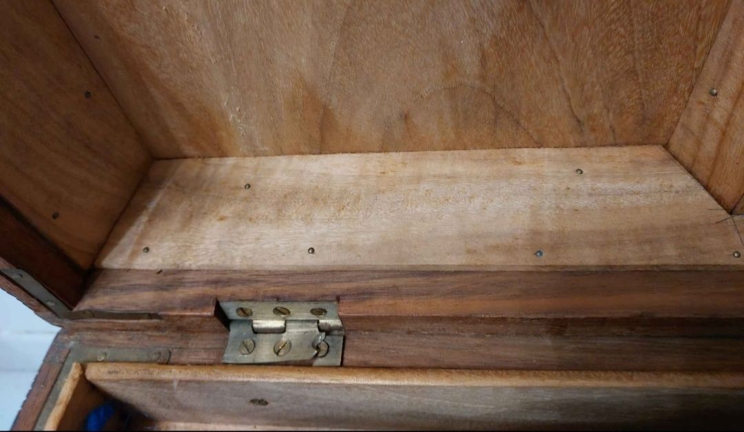 arca/baú antigo handcarved