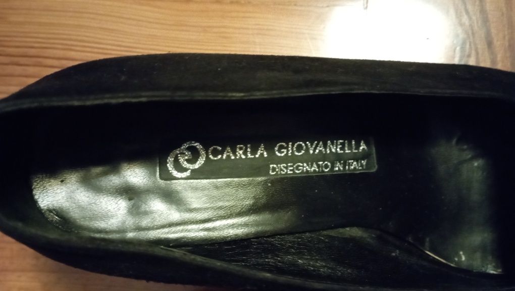 Sapatos camurça Carla giovanella