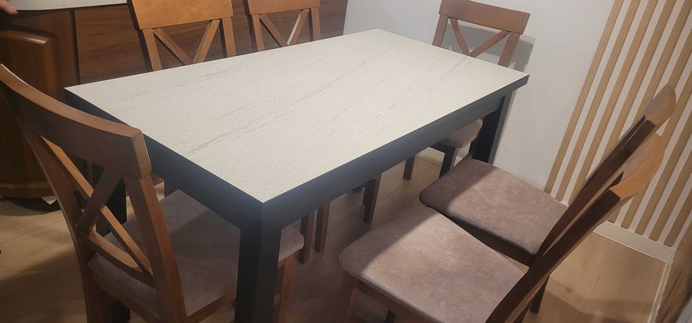 Krzesła do jadalni lub salonu