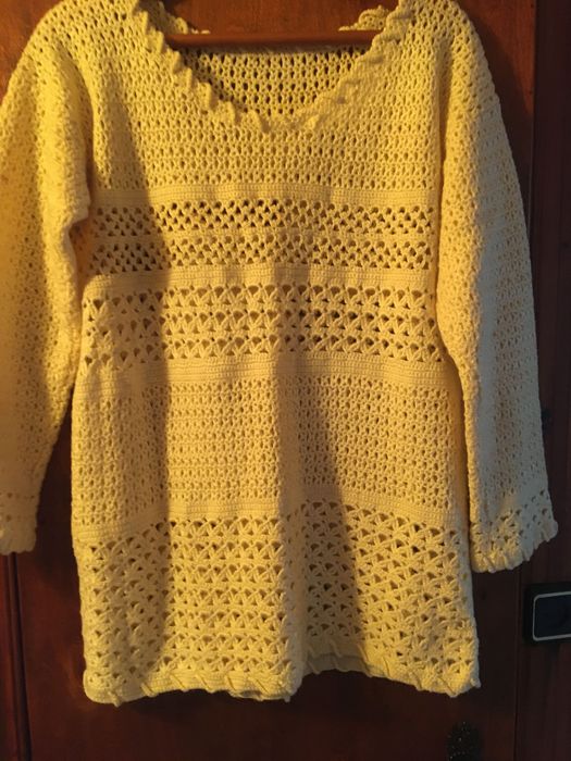 Продам женскую кофту вязаную.