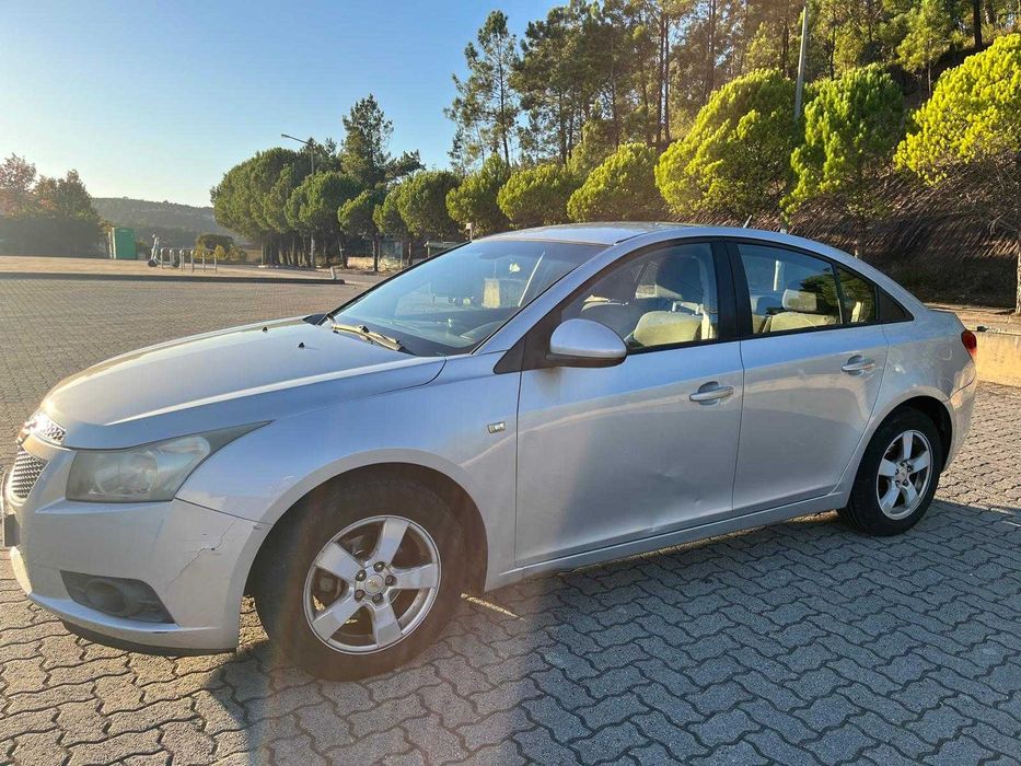 Chevrolet Cruze 1.6 LS (2010) – Bem estimado